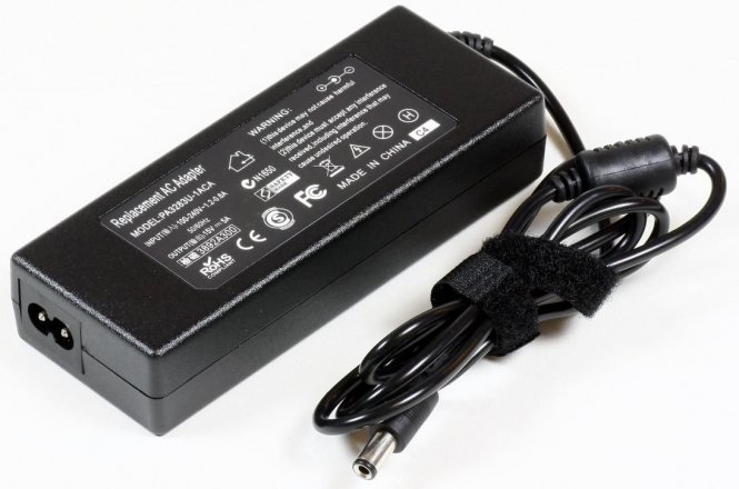 CoreParts Power Adapter for Toshiba - disponible 48 / 72h 